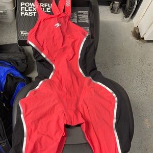 Speedo lzr intent closed back size 24